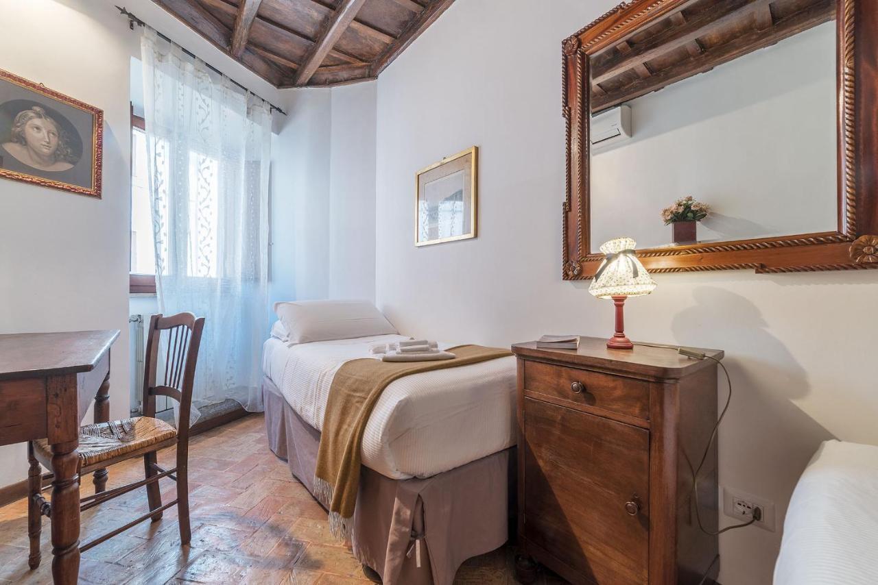 By The Charming Piazza Navona - Fromhometorome Exterior photo
