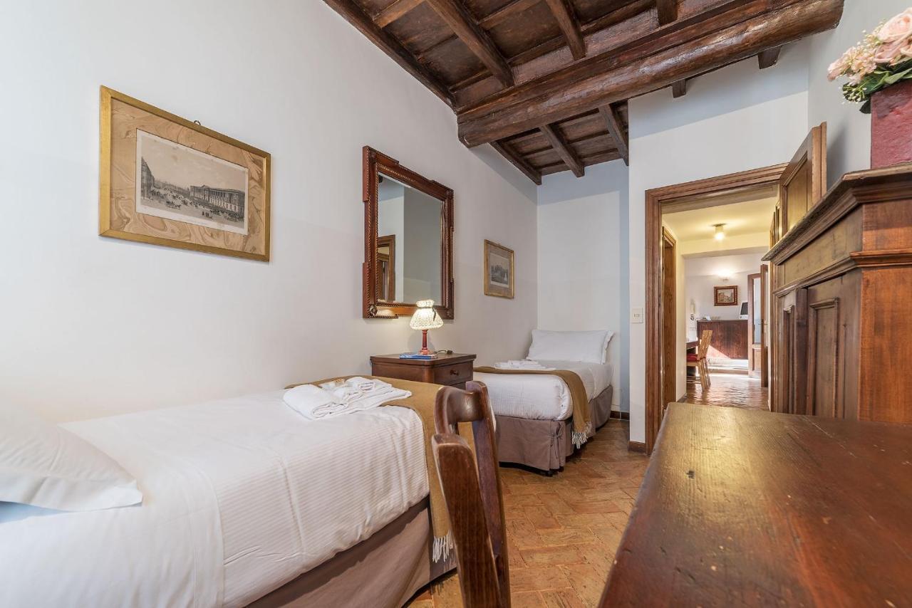By The Charming Piazza Navona - Fromhometorome Exterior photo
